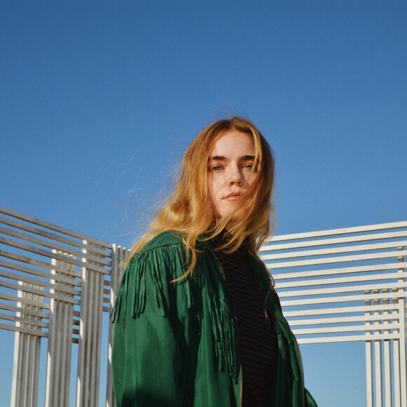 Meet your Posher, Lauren - Picture 4 of 4